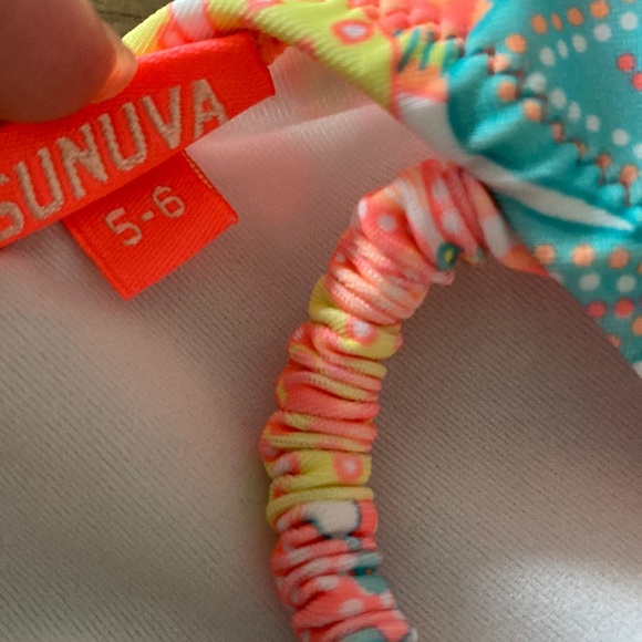 Sunuva flower pattern one piece swimsuit, Girls size 5-6 - Picture 5 of 6